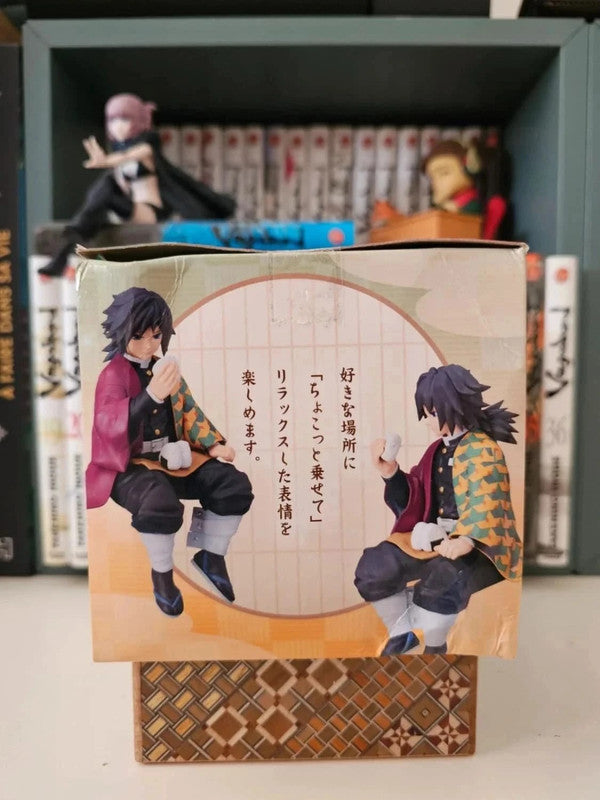 Figurine Giyu Tomioka sitting : Demon slayer Kimetsu no Yaiba