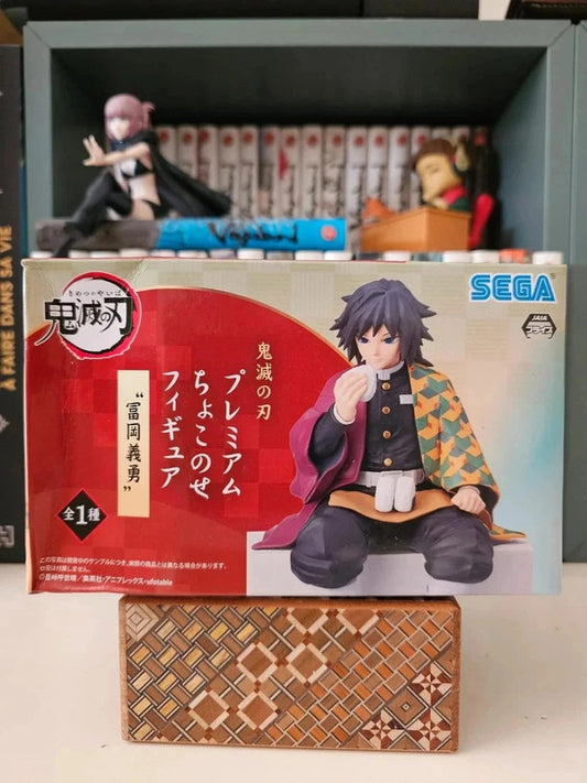 Figurine  Giyu Tomioka sitting  : Demon slayer Kimetsu no Yaiba