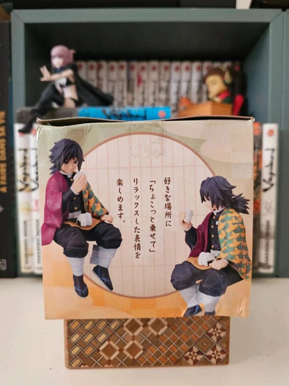 Figurine  Giyu Tomioka sitting  : Demon slayer Kimetsu no Yaiba