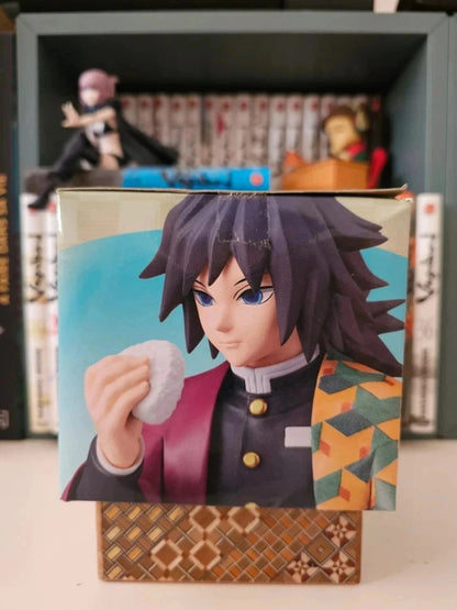 Figurine  Giyu Tomioka sitting  : Demon slayer Kimetsu no Yaiba