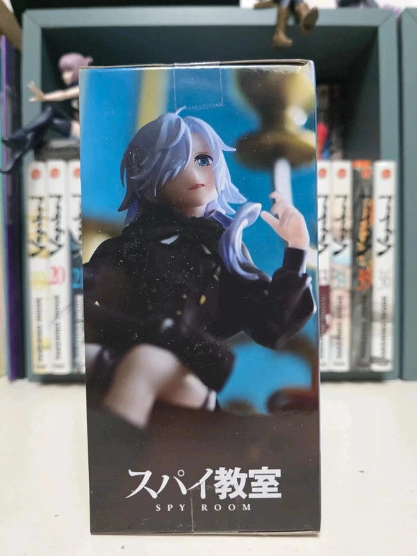 Figurine Perching Monika : Spy Classroom